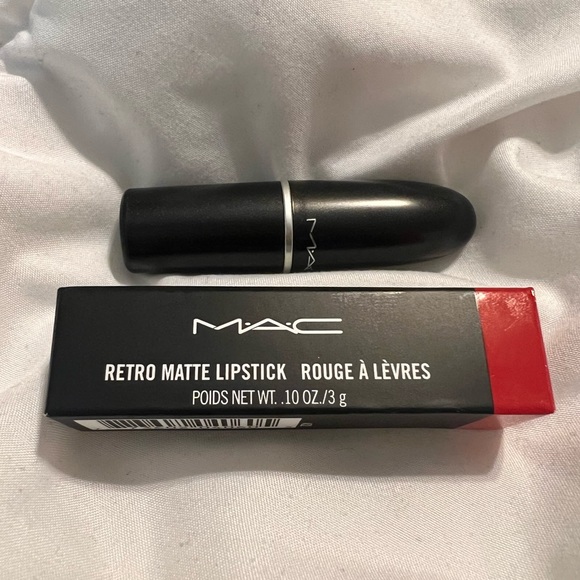 MAC Ruby Woo retro lipstick - Picture 3 of 4